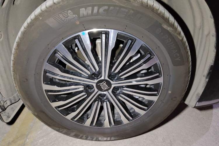 Used BYD Xia 2026 DM-i 1.5T 218KM Excellence Edition Right Front Wheel Hub