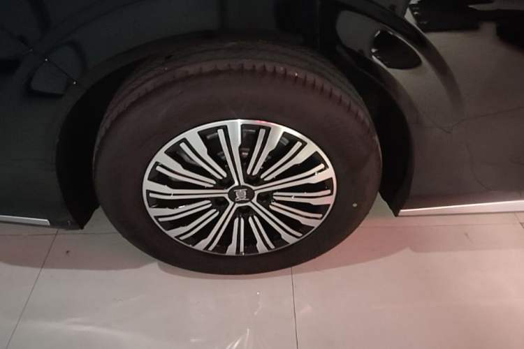 Used BYD Xia 2026 DM-i 1.5T 218KM Excellence Edition Right Rear Wheel Hub