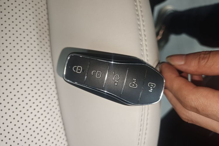 Used BYD Xia 2026 DM-i 1.5T 218KM Excellence Edition Vehicle Key
