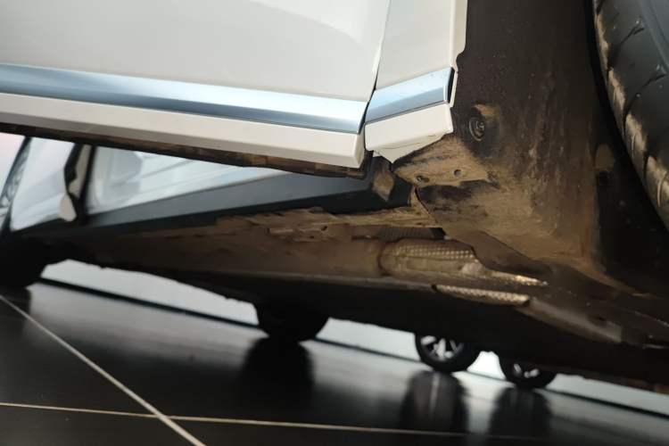 Used BYD Xia 2026 DM-i 1.5T 218KM Transcendence Edition Right Side Sill