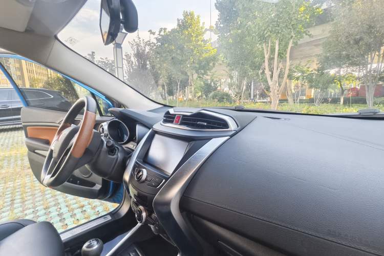 Used BYD Yuan 2016 1.5L Manual Luxury Model Interior 11