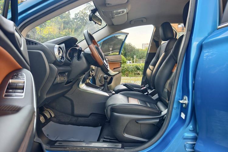 Used BYD Yuan 2016 1.5L Manual Luxury Model Interior 2
