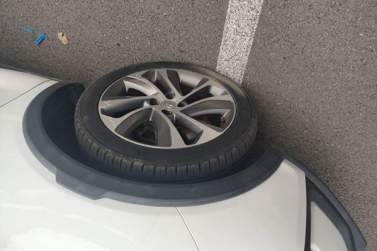 Used BYD Yuan 2017 1.5L Automatic Cool & Connected Model Left Front Wheel Hub
