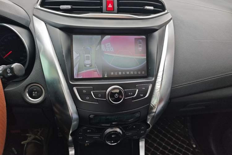 Used BYD Yuan 2016 1.5TID Automatic Flagship Model Audio And AC Panel