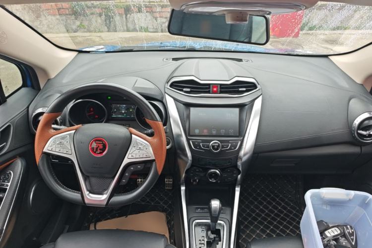 Used BYD Yuan 2016 1.5TID Automatic Flagship Model Center Console
