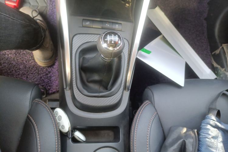 Used BYD Yuan 2016 1.5L Manual Luxury Version Gear Lever