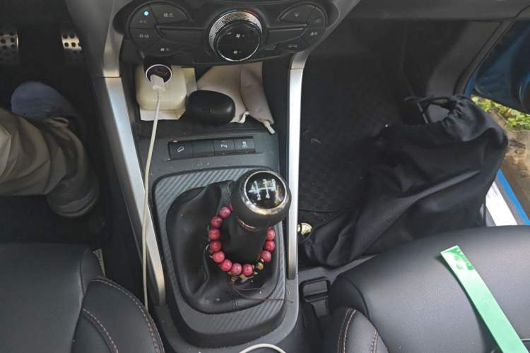 Used BYD Yuan 2016 1.5L Manual Luxury Version Gear Lever