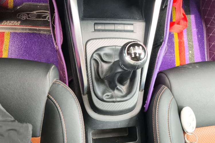 Used BYD Yuan 2016 1.5L Manual Luxury Version Gear Lever