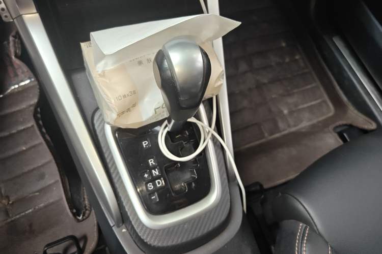 Used BYD Yuan 2016 1.5L Automatic Luxury Version Gear Lever