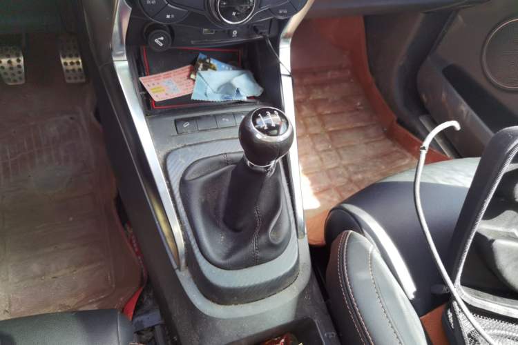 Used BYD Yuan 2016 1.5L Manual Luxury Version Gear Lever