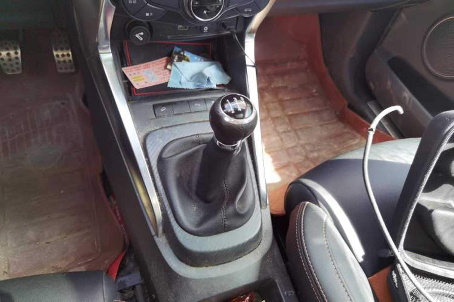 Used BYD Yuan 2016 1.5L Manual Luxury Version Gear Lever