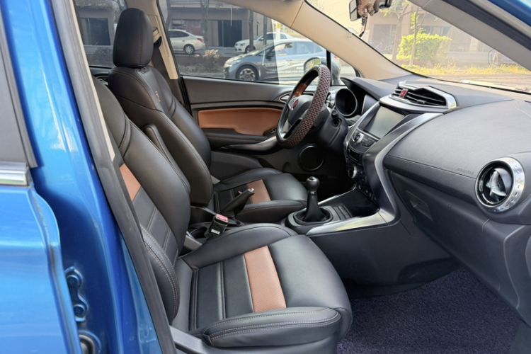 Used BYD Yuan 2016 1.5L Manual Luxury Version Interior 2