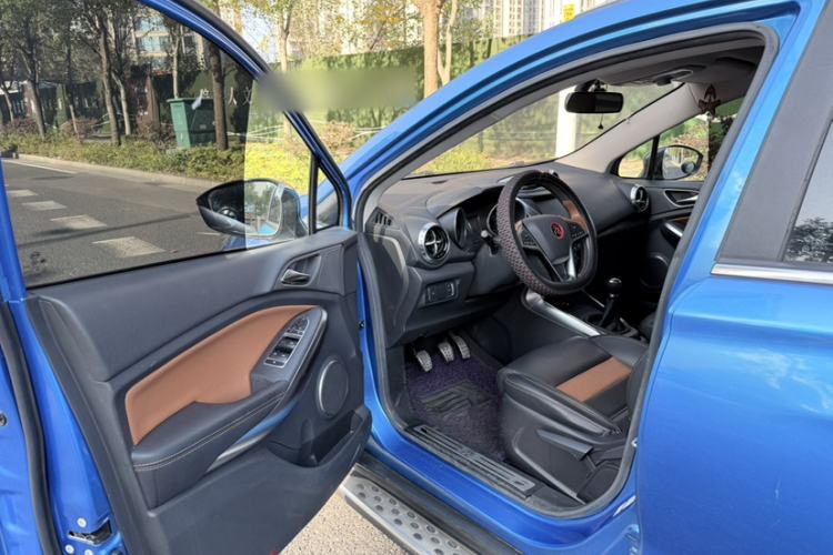 Used BYD Yuan 2016 1.5L Manual Luxury Version Interior 4