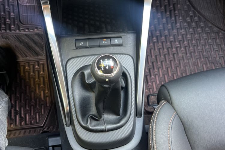Used BYD Yuan 2016 1.5L Manual Luxury Model Interior 4