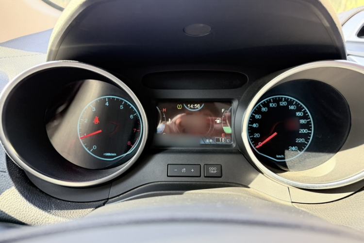 Used BYD Yuan 2016 1.5L Manual Luxury Version Interior 5