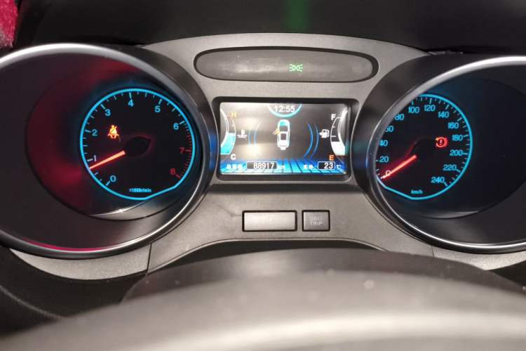 Used BYD Yuan 2016 1.5L Manual Luxury Model Odometer Close Up