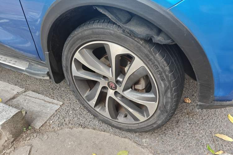 Used BYD Yuan 2016 1.5L Automatic Luxury Version Right Front Wheel Hub