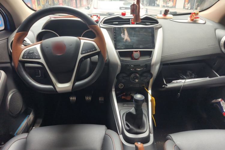 Used BYD Yuan 2016 1.5L Manual Comfort Model Center Console
