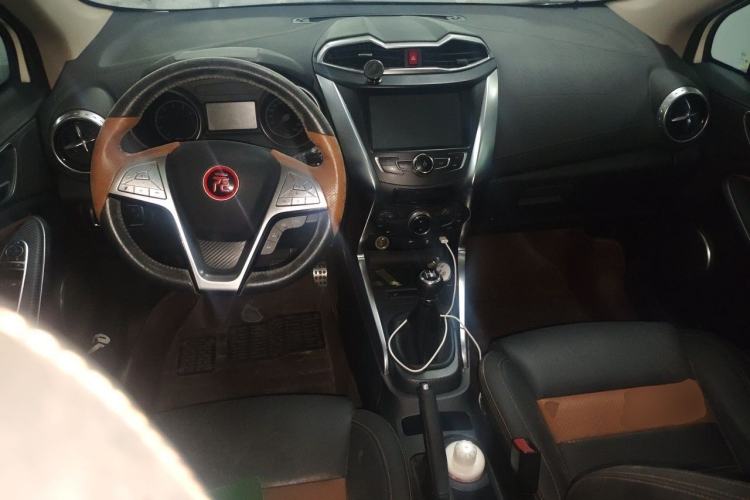 Used BYD Yuan 2016 1.5L Manual Luxury Model Center Console