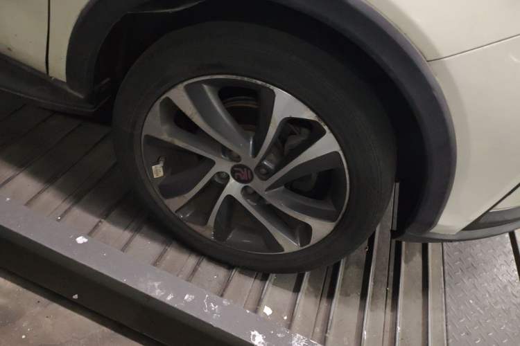 Used BYD Yuan 2016 1.5L Manual Luxury Model Right Front Wheel Hub