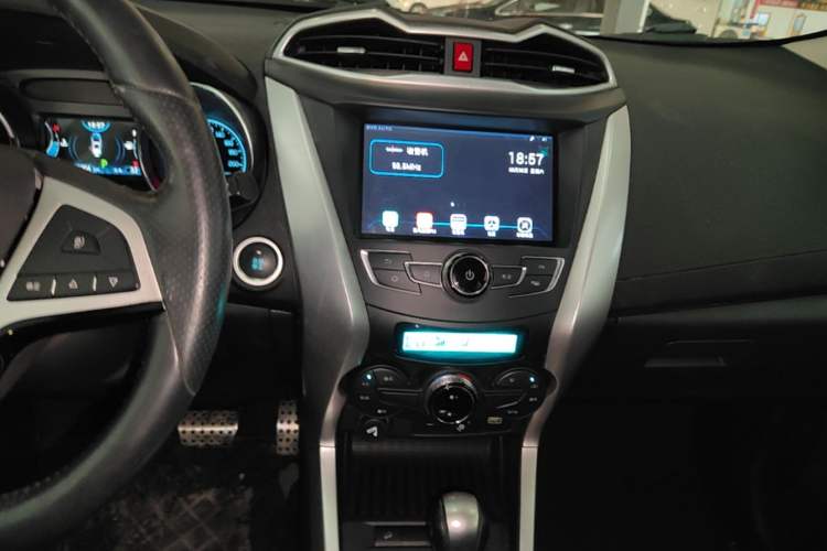 Used BYD Yuan 2016 1.5L Automatic Luxury Version Audio And AC Panel