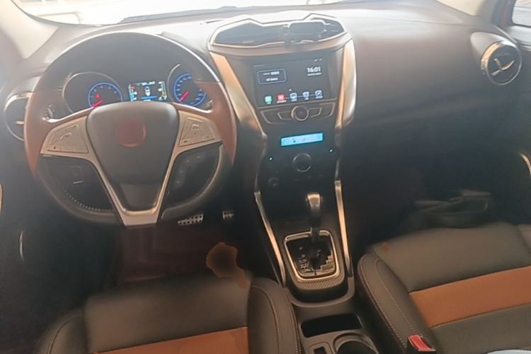 Used BYD Yuan 2016 1.5TID Automatic Flagship Model Center Console