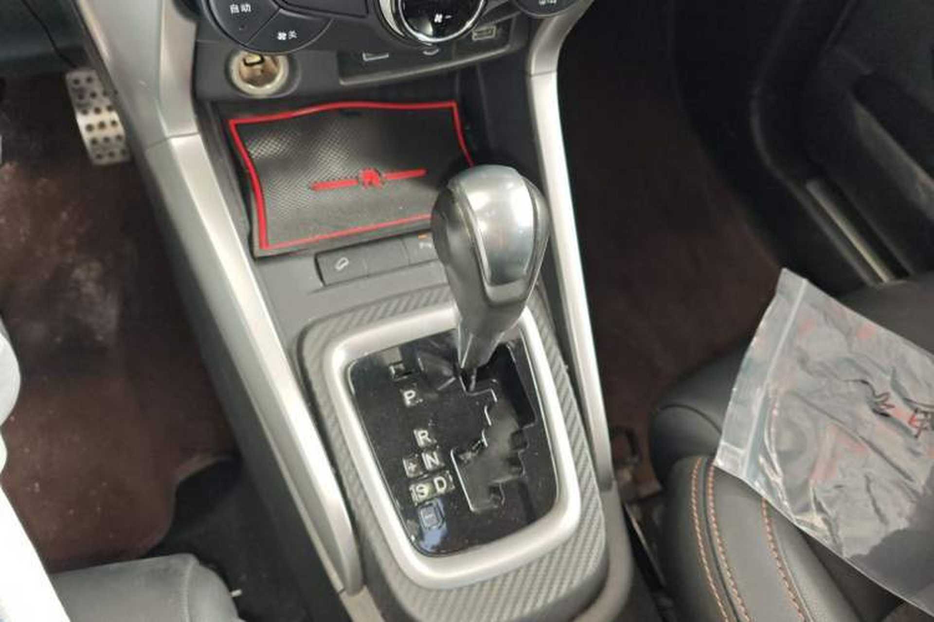 Used BYD Yuan 2016 1.5L Automatic Luxury Version Gear Lever