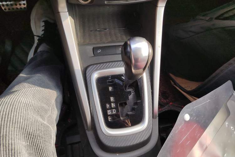 Used BYD Yuan 2016 1.5L Automatic Luxury Version Gear Lever