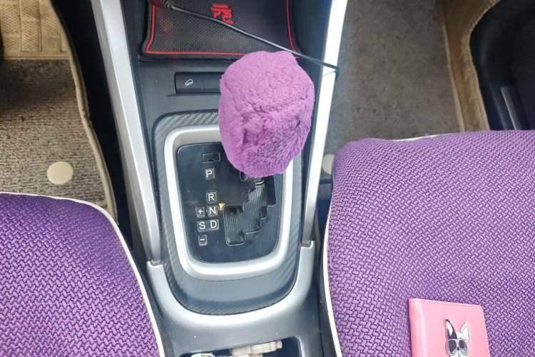 Used BYD Yuan 2016 1.5L Automatic Luxury Version Gear Lever