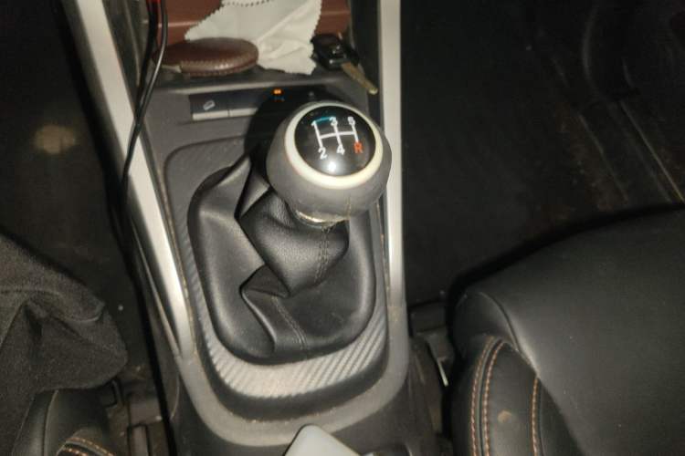 Used BYD Yuan 2016 1.5L Manual Luxury Version Gear Lever