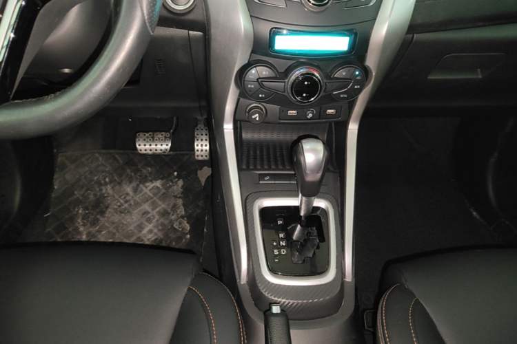 Used BYD Yuan 2016 1.5L Automatic Luxury Version Gear Lever