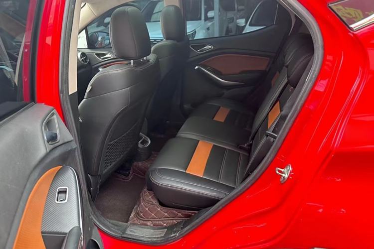 Used BYD Yuan 2016 1.5L Manual Luxury Version Interior 3