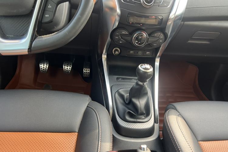 Used BYD Yuan 2016 1.5L Manual Luxury Version Interior 3