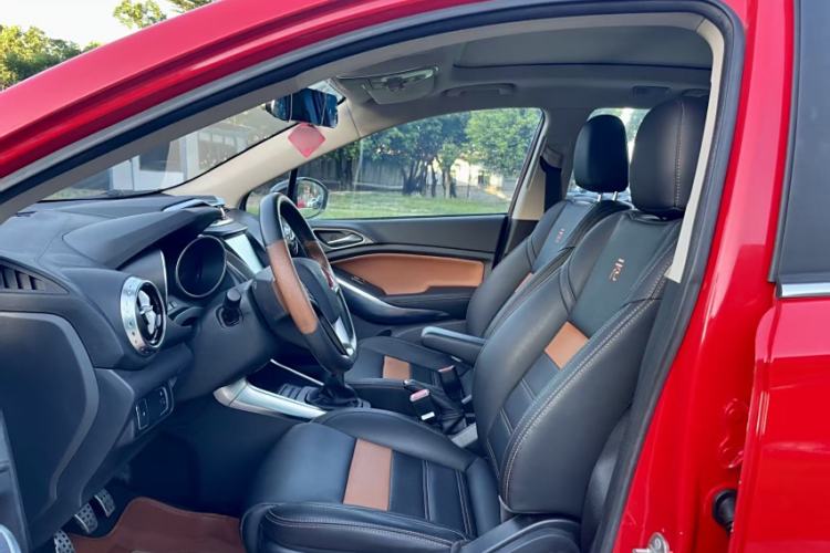 Used BYD Yuan 2016 1.5L Manual Luxury Version Interior 4