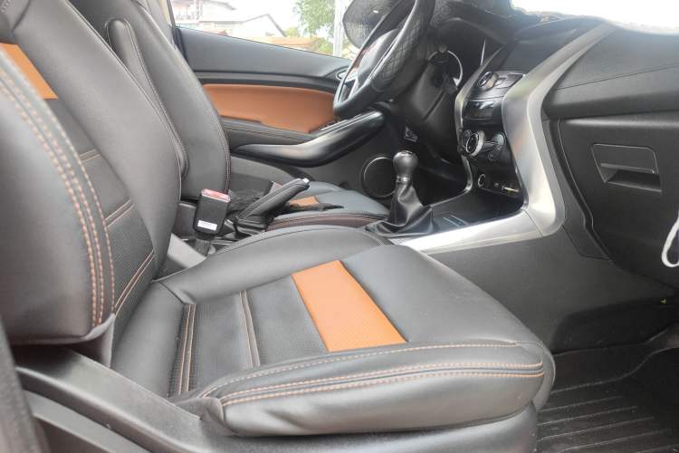 Used BYD Yuan 2016 1.5L Manual Luxury Version Interior 4