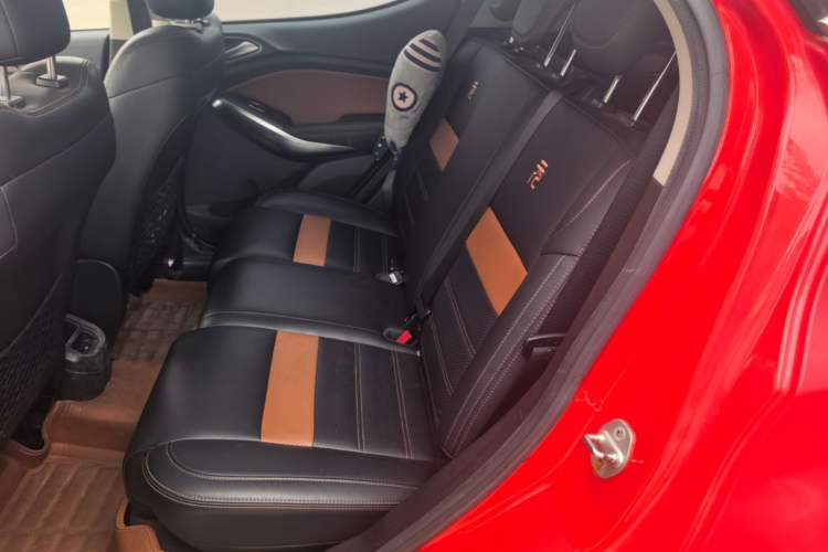 Used BYD Yuan 2016 1.5TID Automatic Flagship Model Left Rear Seat