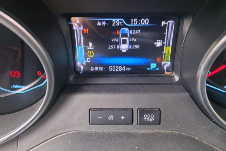 Used BYD Yuan 2016 1.5TID Automatic Flagship Model Odometer Close Up