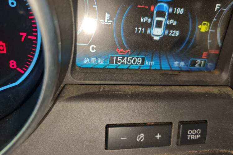 Used BYD Yuan 2016 1.5L Manual Luxury Model Odometer Close Up