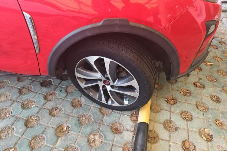 Used BYD Yuan 2016 1.5L Manual Luxury Model Right Front Wheel Hub
