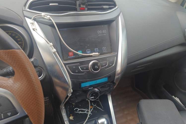 Used BYD Yuan 2016 1.5TID Automatic Luxury Version Audio And AC Panel