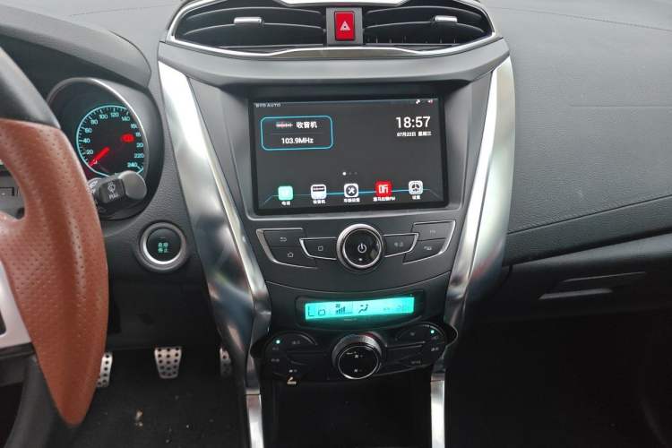Used BYD Yuan 2016 1.5L Manual Luxury Version Audio And AC Panel