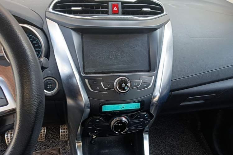 Used BYD Yuan 2016 1.5L Manual Luxury Version Audio And AC Panel