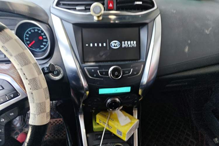 Used BYD Yuan 2016 1.5L Manual Luxury Version Audio And AC Panel