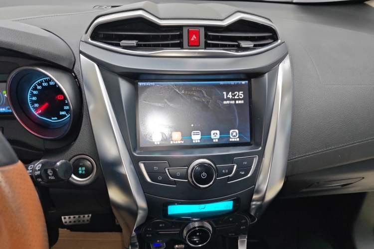 Used BYD Yuan 2016 1.5TID Automatic Luxury Version Audio And AC Panel
