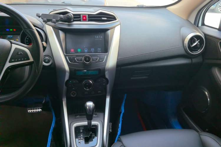 Used BYD Yuan 2016 1.5L Automatic Luxury Version Audio And AC Panel