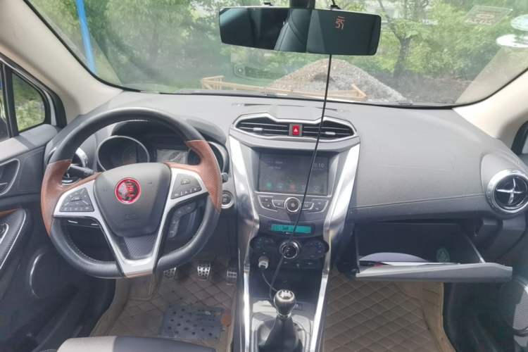 Used BYD Yuan 2016 1.5L Manual Luxury Version Center Console