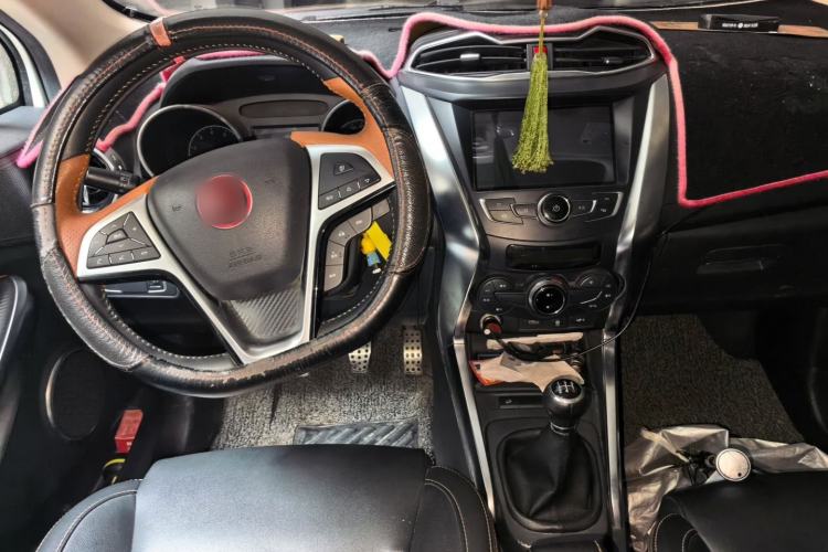 Used BYD Yuan 2016 1.5L Manual Luxury Version Center Console