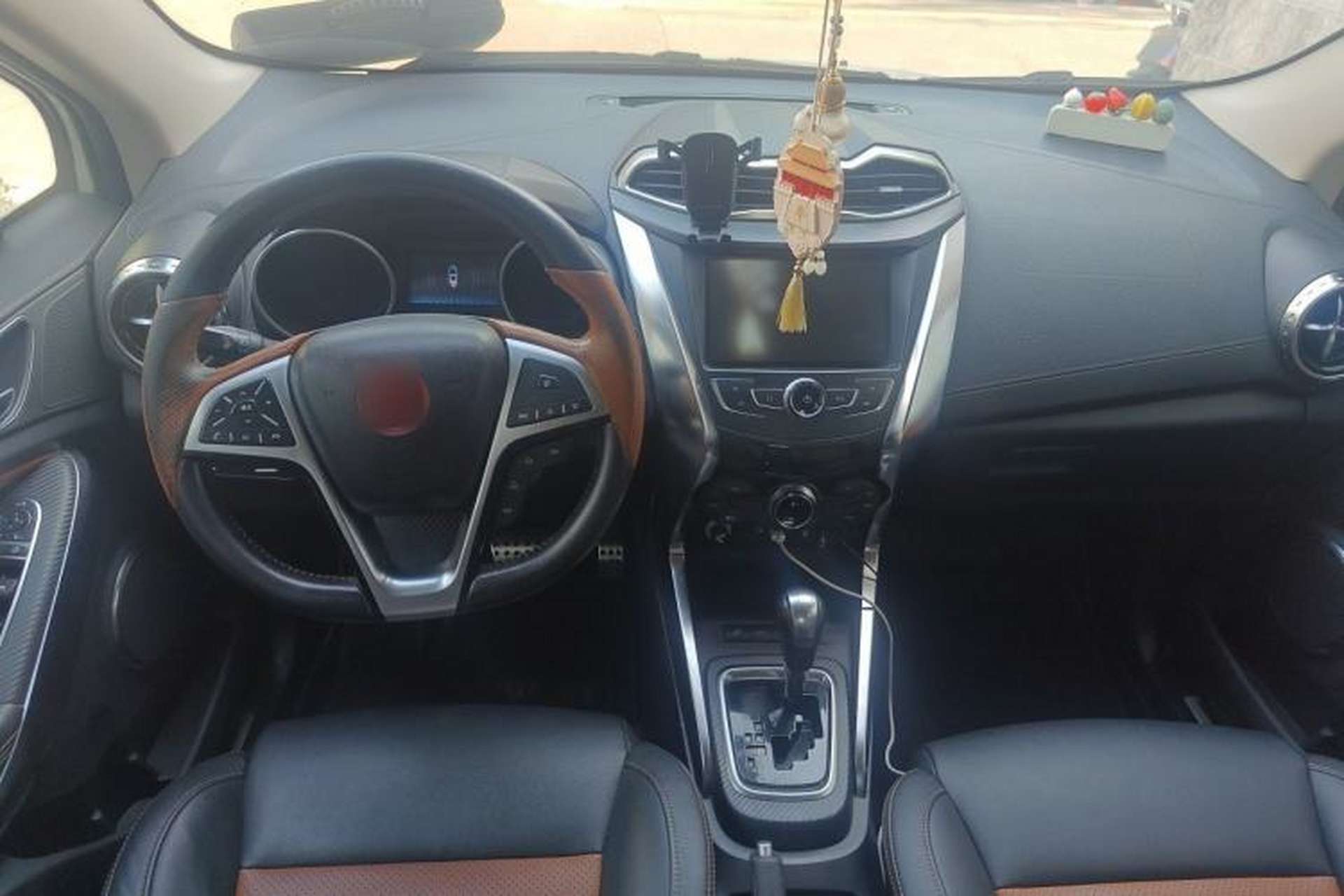 Used BYD Yuan 2016 1.5TID Automatic Luxury Version Center Console