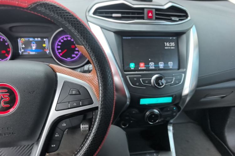 Used BYD Yuan 2016 1.5L Manual Luxury Version Center Console