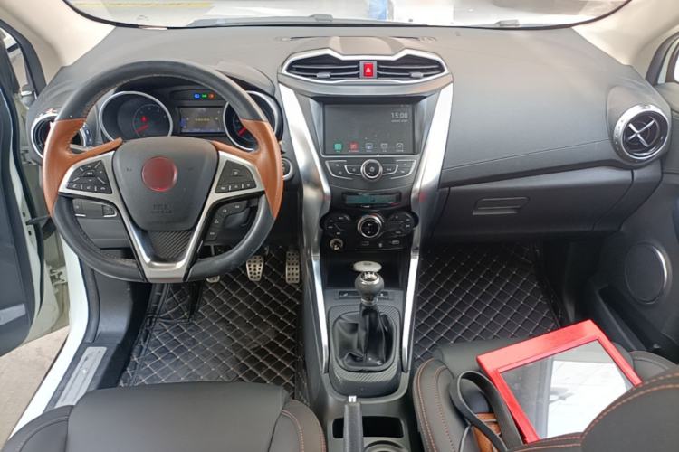 Used BYD Yuan 2016 1.5L Manual Luxury Version Center Console
